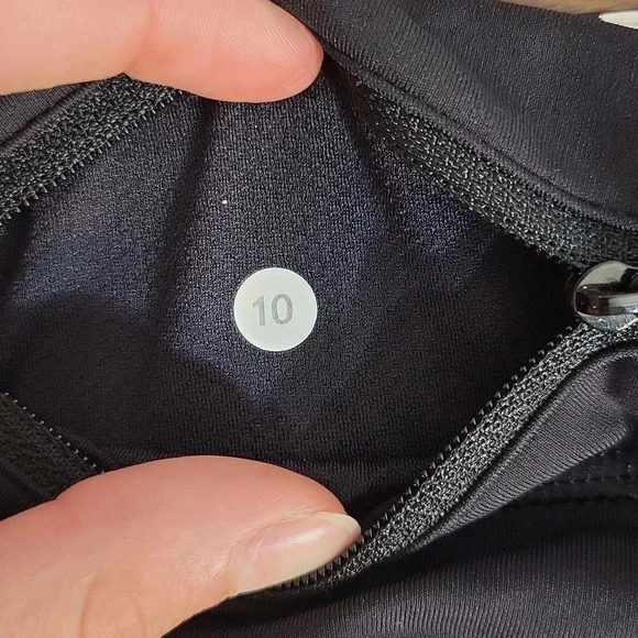 LULULEMON black & white capris workout leggings Size 10 - Picture 7 of 10